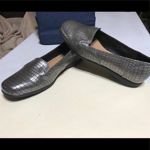 $10 SALE Gotta LOVE Grey! 12W slip ons